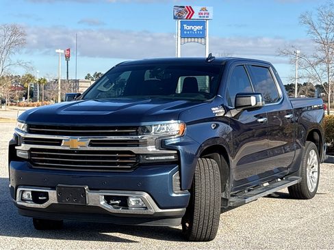 Used 2020 Chevrolet Silverado 1500 High Country w/ Technology Package image 3