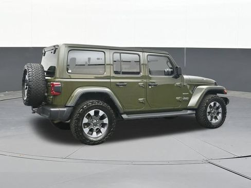 Used 2022 Jeep Wrangler Unlimited Sahara AWD/4WD image 17