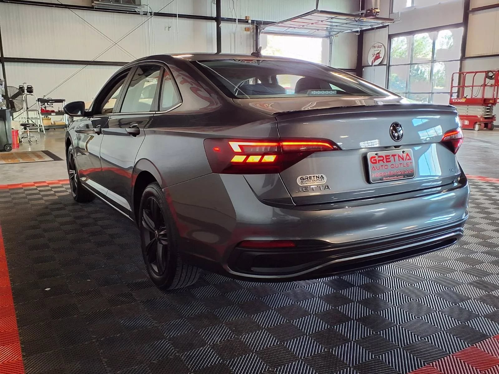 Used 2023 Volkswagen Jetta SE w/ Panoramic Sunroof Package FWD image 5