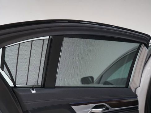 Used 2020 BMW 745e xDrive image 34