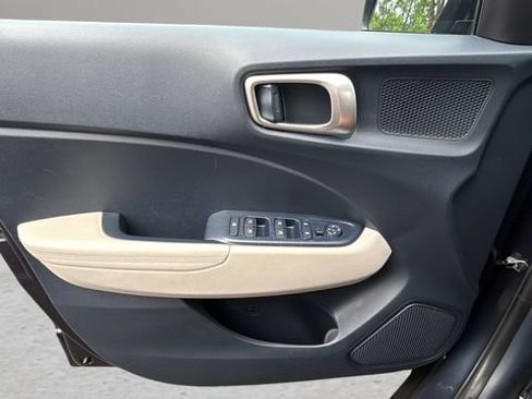 Used 2021 Hyundai Venue w/ Cargo Package FWD image 17