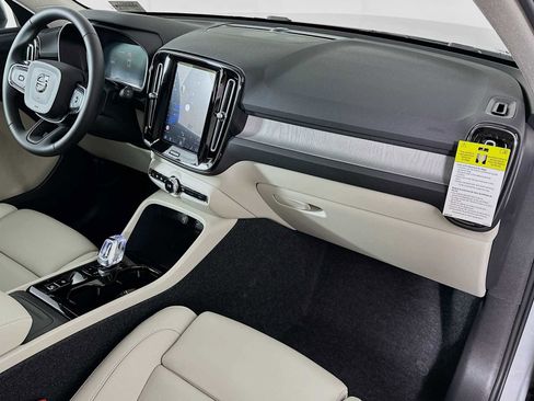 New 2026 Volvo XC40 B5 Plus w/ Protection Package Premier image 28