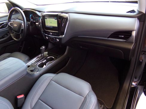 Used 2018 Chevrolet Traverse LT image 17