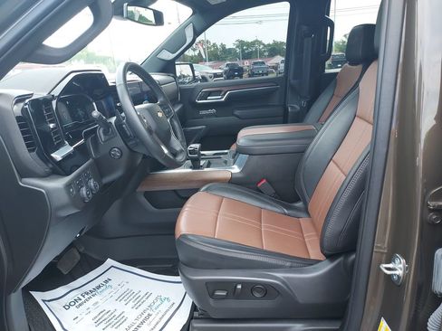 Used 2023 Chevrolet Silverado 1500 High Country w/ High Country Premium Package AWD/4WD image 13