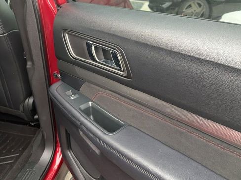 Used 2019 Ford Explorer XLT w/ Equipment Group 202A image 10