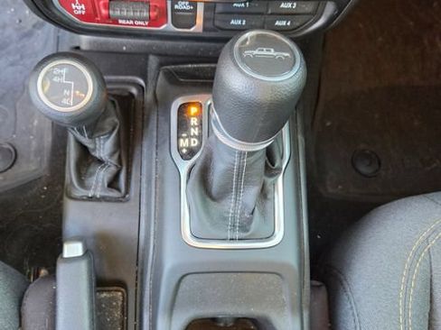 Used 2024 Jeep Gladiator Sport AWD/4WD image 9