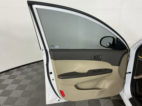 Used 2011 Hyundai Elantra GLS FWD image 11