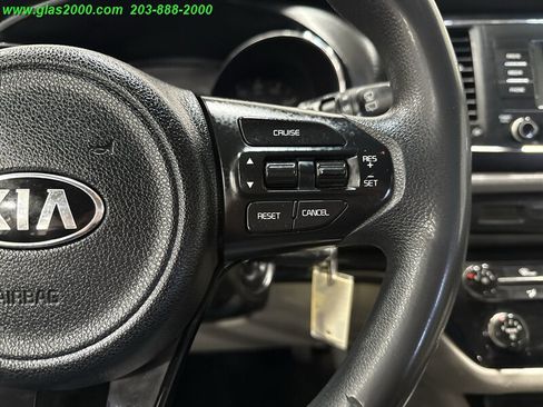 Used 2018 Kia Sedona L image 23