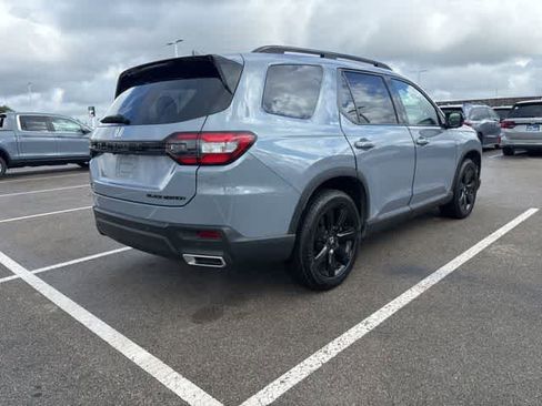 Used 2025 Honda Pilot Black Edition image 5