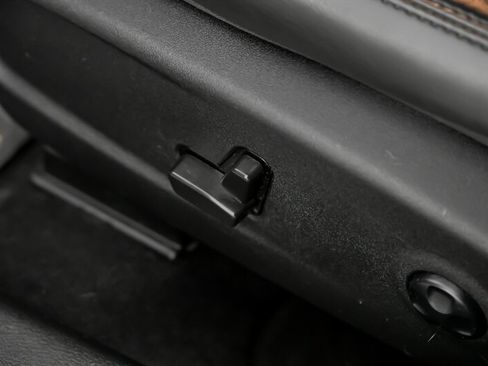 Used 2021 Chrysler 300 Touring L image 23