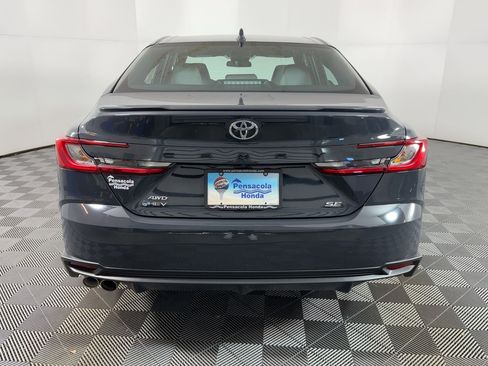 Used 2025 Toyota Camry SE image 8