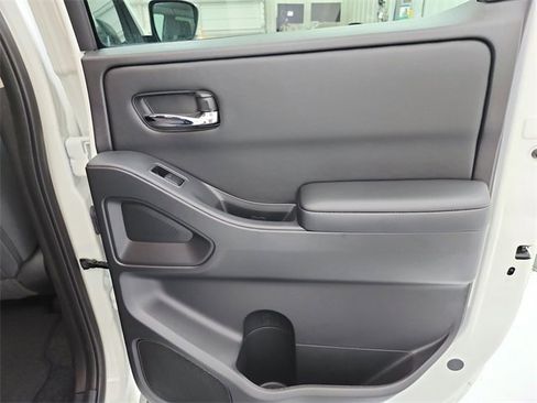 Used 2025 Nissan Frontier SV w/ SV Convenience Package image 42