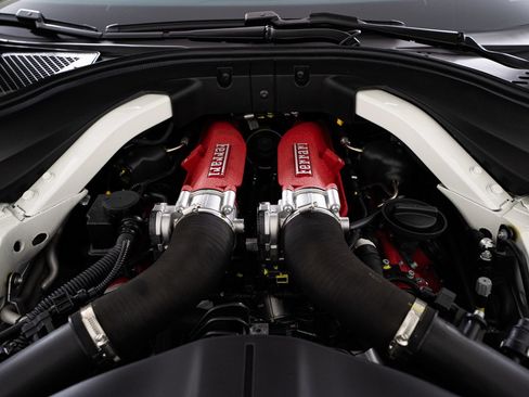 Certified 2025 Ferrari Roma Spider RWD image 41