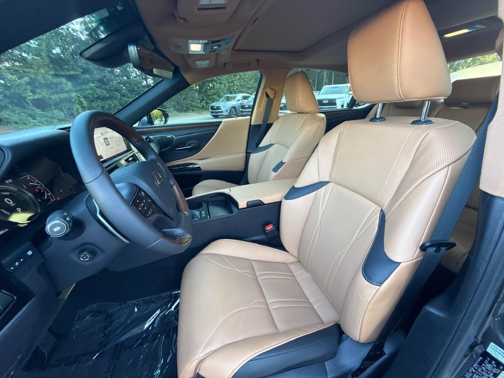 Used 2025 Lexus ES 300h Ultra Luxury w/ Accessory Package (Z2) FWD image 11