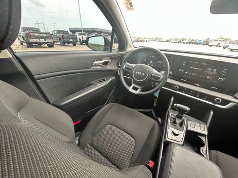 Used 2025 Kia Sportage LX AWD/4WD image 30