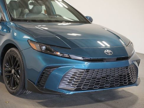 New 2026 Toyota Camry SE image 4