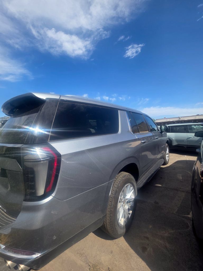 Used 2026 Chevrolet Suburban Premier AWD/4WD image 4