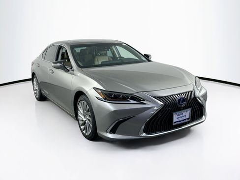 Used 2021 Lexus ES 300h Ultra Luxury w/ Accessory Package 2 image 3