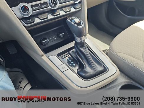 Used 2020 Hyundai Elantra SE FWD image 22