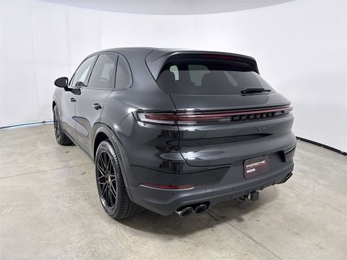 New 2026 Porsche Cayenne image 3