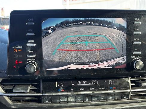 Used 2024 Toyota Sienna XLE Woodland Edition image 24