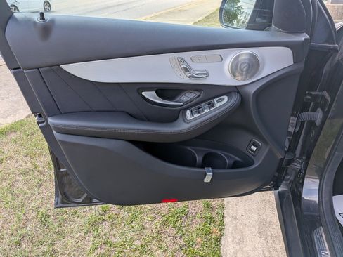 Used 2021 Mercedes-Benz GLC 300 image 11