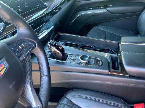 Used 2023 Cadillac Escalade Sport Platinum AWD/4WD image 17