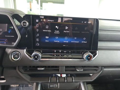 Used 2024 Chevrolet Colorado Trail Boss image 28