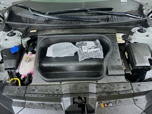 Used 2024 Hyundai Ioniq 6 SE RWD image 33