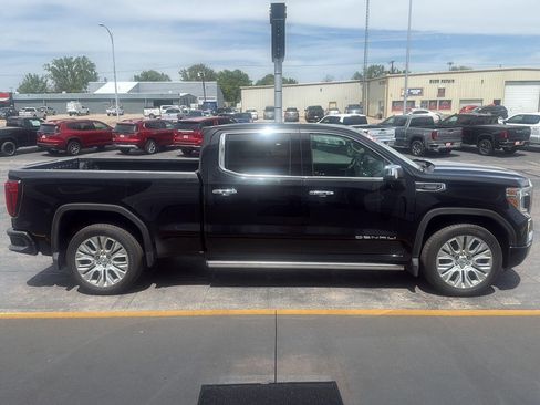 Used 2021 GMC Sierra 1500 Denali w/ Denali Ultimate Package AWD/4WD image 9