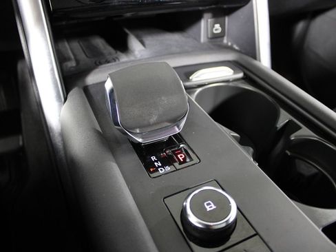 Used 2022 Land Rover Discovery S image 22