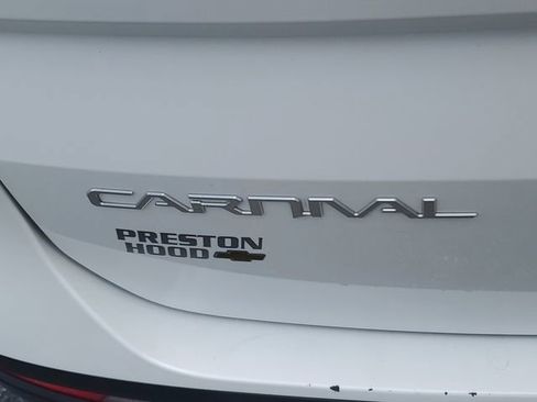 Used 2023 Kia Carnival LX FWD image 9