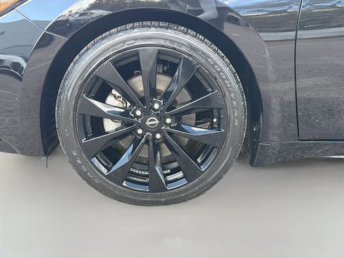 Used 2023 Nissan Maxima SR w/ Sport Mat Group image 40