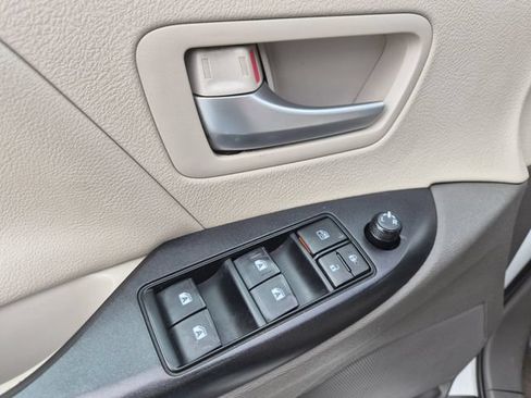 Used 2019 Toyota Sienna LE AWD/4WD image 10