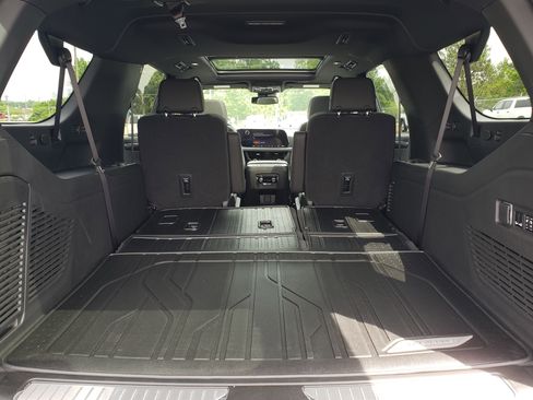 New 2026 Chevrolet Suburban Z71 w/ Comfort Package AWD/4WD image 10