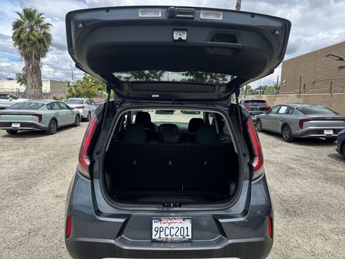 Used 2025 Kia Soul LX w/ LX Technology Package FWD image 29