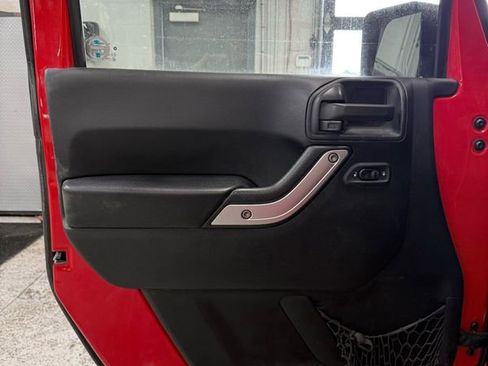 Used 2016 Jeep Wrangler Unlimited Sahara w/ Dual Top Group image 9