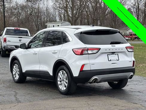 Used 2020 Ford Escape SE image 2