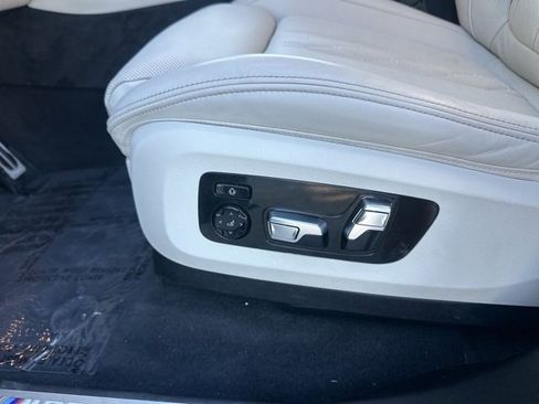 Used 2022 BMW X7 M50i image 21