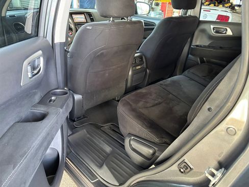 Used 2016 Nissan Pathfinder SV image 11