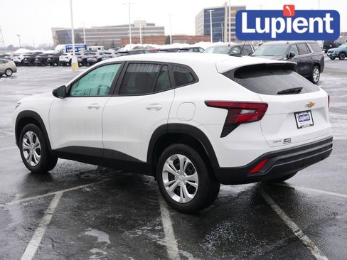 Used 2024 Chevrolet Trax LS image 8