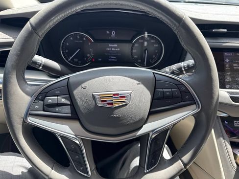 Used 2022 Cadillac XT5 Premium Luxury FWD image 8