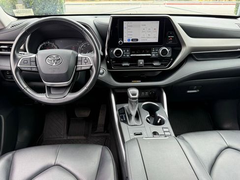 Used 2023 Toyota Highlander XLE FWD image 32