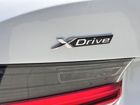 Used 2026 BMW 330i xDrive Sedan w/ M Sport Package AWD/4WD image 7