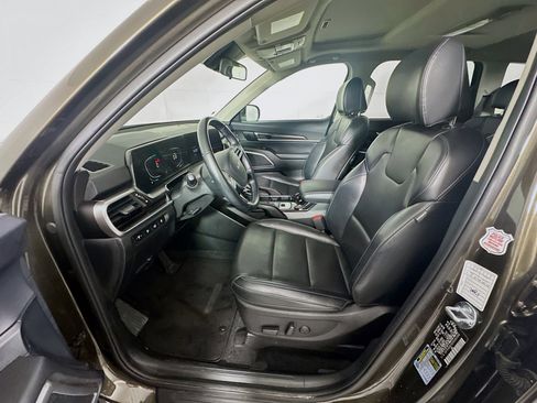 Used 2025 Kia Telluride S image 13