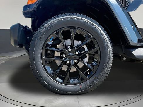 Used 2023 Jeep Wrangler Unlimited Sahara w/ Cold Weather Group AWD/4WD image 33