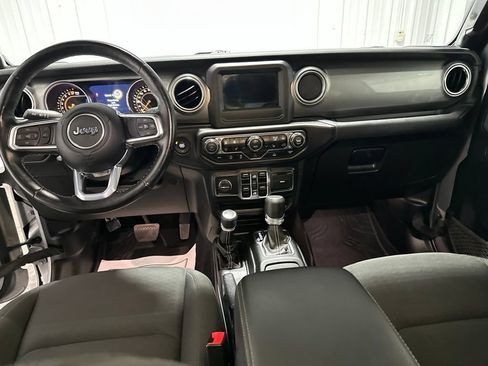 Used 2021 Jeep Gladiator Overland w/ LED Lighting Group AWD/4WD image 12
