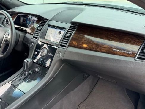 Used 2019 Ford Taurus Limited image 18