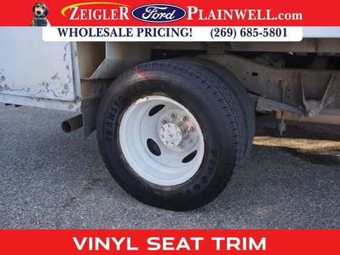 Used 2011 Ford E-450 and Econoline 450 Super Duty image 4