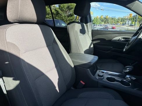 Used 2023 Chevrolet Traverse LT AWD/4WD image 11